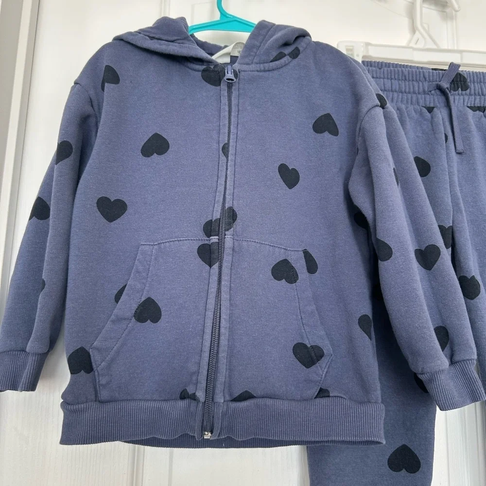 H&M Heart Print Sweatsuit Set - Picture 2 of 8
